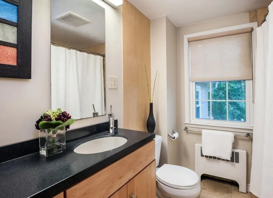 Bathroom vanity