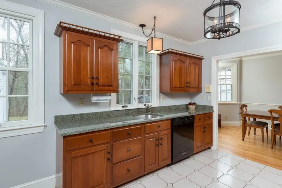 Cherry kitchen cabinetry
